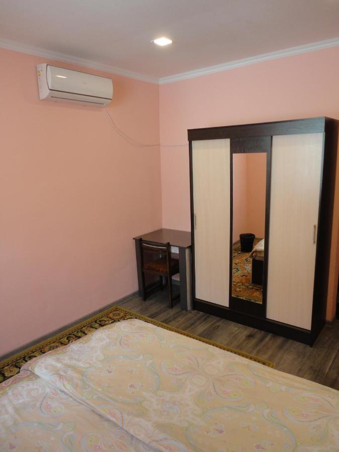 Like Home Guesthouse & Tours Erivan Exterior foto